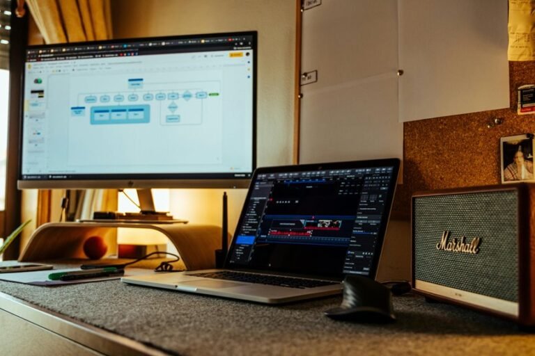 triple monitor productivity workflow